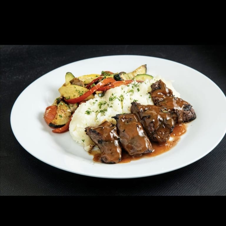 Crispy Fried Pickles: A Bar & Grill Favorite